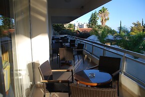 The Caravel Hotel