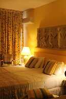 The Caravel Hotel