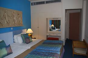 The Caravel Hotel