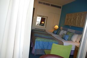 The Caravel Hotel