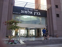 Marom Hof Hacarmel Apartments