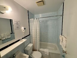 6267 Persepolis Inn