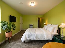 6267 Persepolis Inn