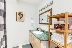 Myra Canyon Lodge + Ranch
