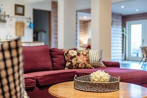 Myra Canyon Lodge + Ranch