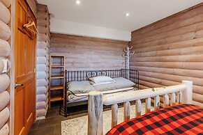 Myra Canyon Lodge + Ranch