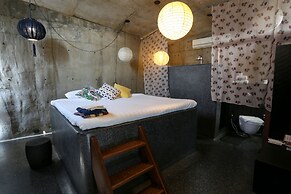 Mo Rooms