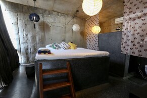 Mo Rooms