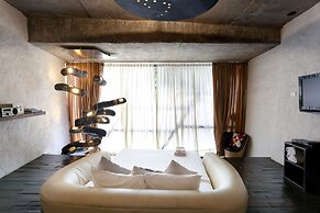 Mo Rooms