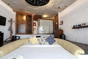 Mo Rooms
