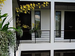 296 The Radtanaiya Residence