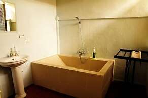 PalanquInn Heritage Suites