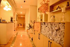 Rose Garden Premium Hotel