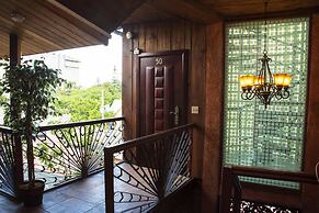 B & B Comfy Inn