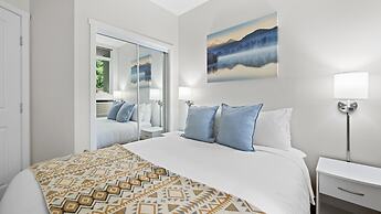 Alpenglow Lodge by MountainView