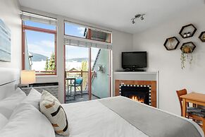 Alpenglow Lodge by MountainView