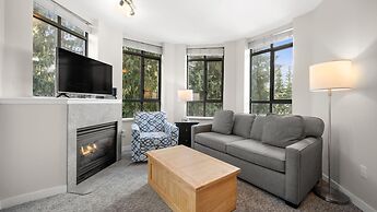 Alpenglow Lodge by MountainView