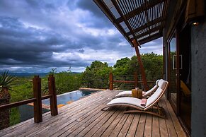 Rhino Ridge Safari Lodge