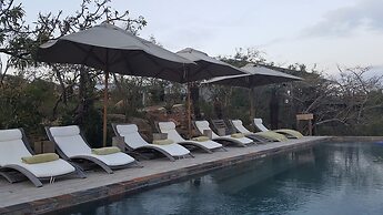 Rhino Ridge Safari Lodge