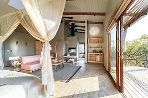 Rhino Ridge Safari Lodge