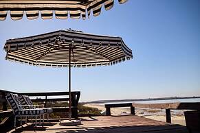Blue Bay Lodge