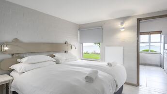 Blue Bay Lodge
