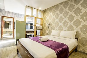 White Residence Hotel & Apartment