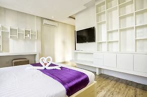 White Residence Hotel & Apartment