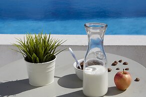 Nissos Thira Hotel
