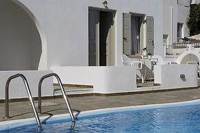 Nissos Thira Hotel