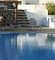 Nissos Thira Hotel