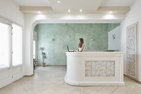 Nissos Thira Hotel