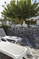 Nissos Thira Hotel
