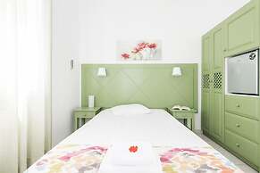 Nissos Thira Hotel