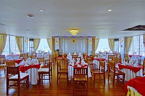 Hotel 76