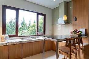 Breeze Blows City View 5 Br Heated Pool and a Billiard