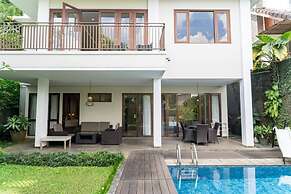 Breeze Blows City View 5 Br Heated Pool and a Billiard