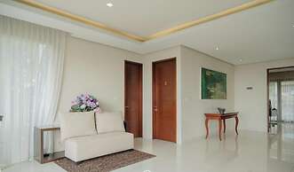 Breeze Blows City View 5 Br Heated Pool and a Billiard