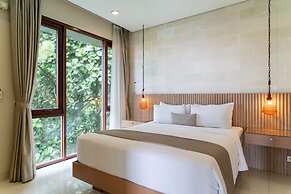 Breeze Blows City View 5 Br Heated Pool and a Billiard