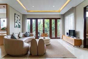 Breeze Blows City View 5 Br Heated Pool and a Billiard