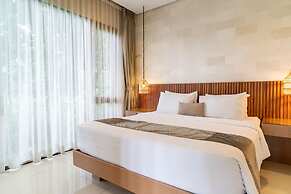 Breeze Blows City View 5 Br Heated Pool and a Billiard