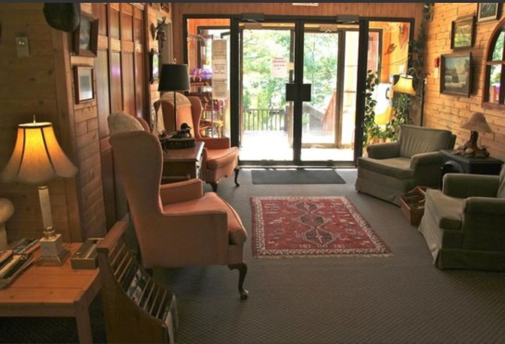 Westwind Inn on the Lake