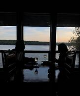 Westwind Inn on the Lake