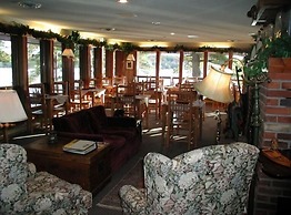 Westwind Inn on the Lake