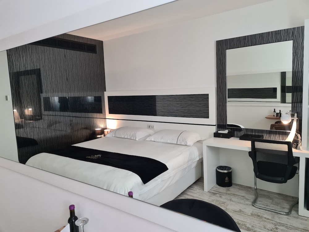 The Ciao Stelio Deluxe Hotel - Adults Only