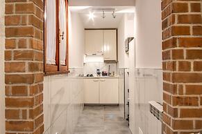 Tritone Top House