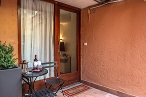 Tritone Top House