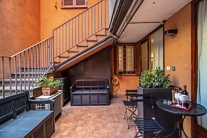 Tritone Top House