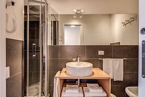 Tritone Top House