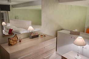 Tritone Top House